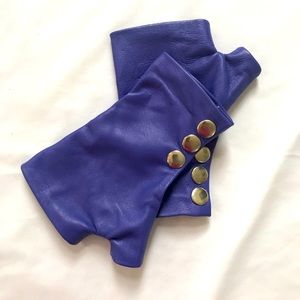Fingerless purple leather glove with 3 silver snap
